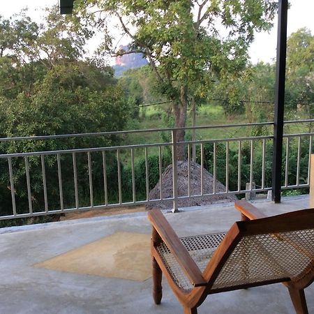 ホテル Sigiriya Rock Hide エクステリア 写真