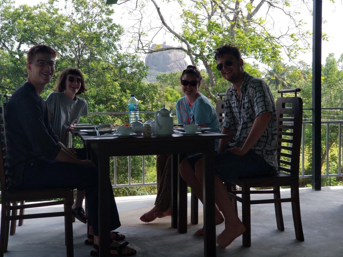 ホテル Sigiriya Rock Hide エクステリア 写真